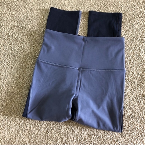 Athleta two tone blue Horizon Scallop Capri leggings in size XXS - Picture 3 of 3
